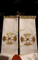 IL RICAMO DELLA STOLA SACERDOTALE BIANCA