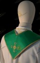 RICAMO SUL COLLO DELLA STOLA PASTORALE VERDE