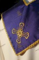 RICAMO AL COLLO DELLA STOLA PASTORALE VIOLA