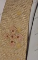 PARTICOLARE DELLA DECORAZIONE DELLE CROCI DELLA STOLA SACERDOTALE BIANCA