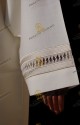 CAMICE SACERDOTALE : GIGLIUCCIO SFILATO A MANO SULLE MANICHE