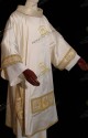 LA DALMATICA BIANCA: PARTICOLARE DELLA STOLA DIACONALE