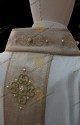 Casula bianca gotica e la decorazione del dietro