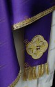 LA STOLA SACERDOTALE RICAMATA E COMPLETA DI FIOCCHI DELLA CASULA VIOLA
